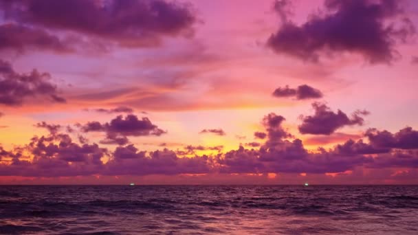 Tropikal Deniz Günbatımında Gündoğumunda Deniz Videosunun Üzerinde Güneş Ufka Dokunur — Stok video