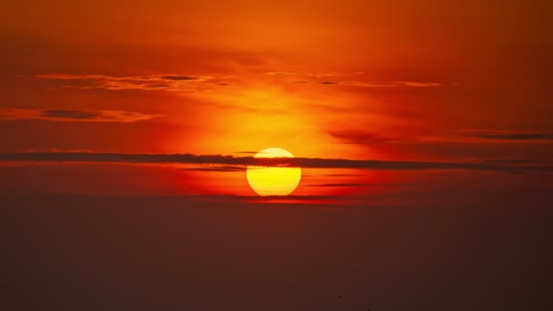 Erstaunlich Goldener Himmel Sonnenaufgangszeit Wolken Und Sonne Zeitraffer Bunte Farbe — Stockvideo