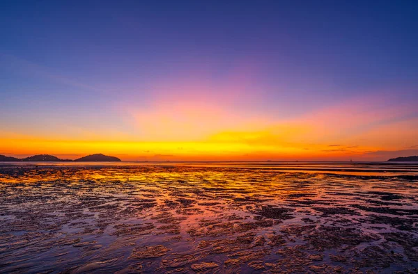 Amazing Light Nature Sky Sunrise Patterns Sandy Beach Low Tide — Stock Photo, Image