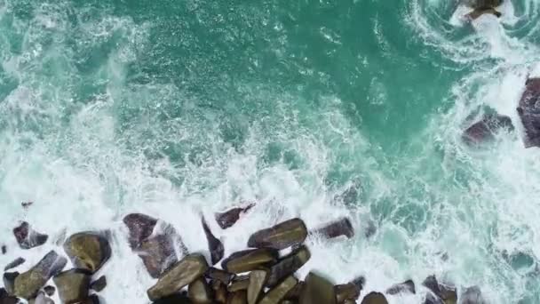 Luchtfoto Drone Camera Top Seashore Rocks Ocean Beautiful Sea Surface — Stockvideo