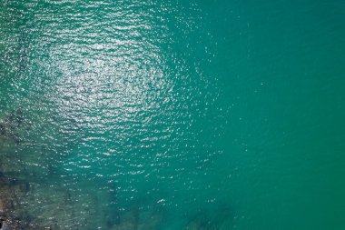 Deniz yüzeyi hava manzarası, Kuş bakışı fotoğraf mavi dalgalar ve su yüzeyi dokusu Mavi deniz arka planı Güzel doğa
