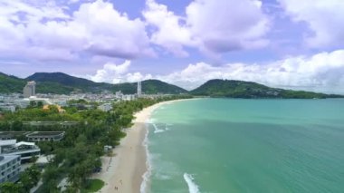 Hava manzaralı güzel patong plajı Phuket Tayland harika deniz kumsalı kumsalı turist gezisi yeri andaman denizi üzerinde Güzel ada