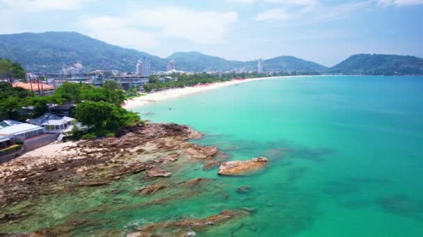 Vista Aérea Hermosa Playa Patong Phuket Tailandia Increíble Playa Mar — Vídeos de Stock