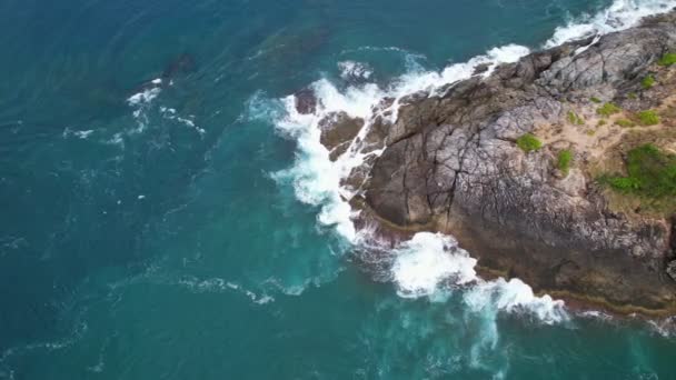 Aerial View Phuket Seashore Wave Crashing Rocks Laem Promthep Cape — Stock Video