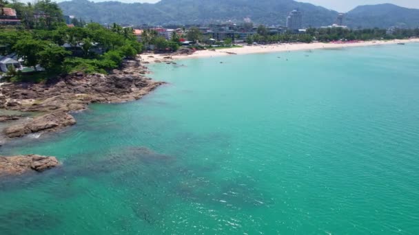 Вид Воздуха Красивый Пляж Патонг Пхукет Таиланд Удивительный Морской Пляж — стоковое видео