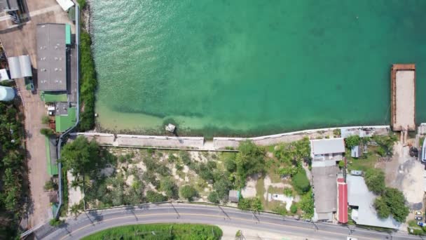 Letecký Dron Shora Dolů Pohled Křivky Silnice Blízkosti Přístavu Phuket — Stock video