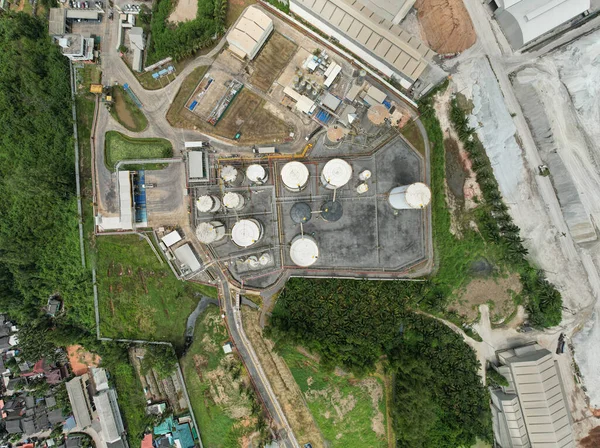Aerial View Fehér Tüzelőanyag Tároló Tartály Olajfinomító Üzemben Top View — Stock Fotó