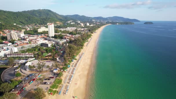 Aerial Drone Shot Tropical Sea Beautiful Karon Beach Phuket Thailand — Vídeo de Stock