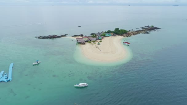Vista Aérea Drone Video Increíble Isla Pequeña Hermosa Playa Arena — Vídeo de stock