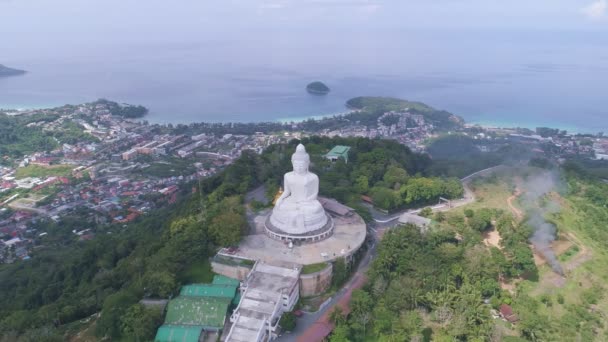 Aerial View Drone Shot White Marble Big Buddha Statue High — Stockvideo