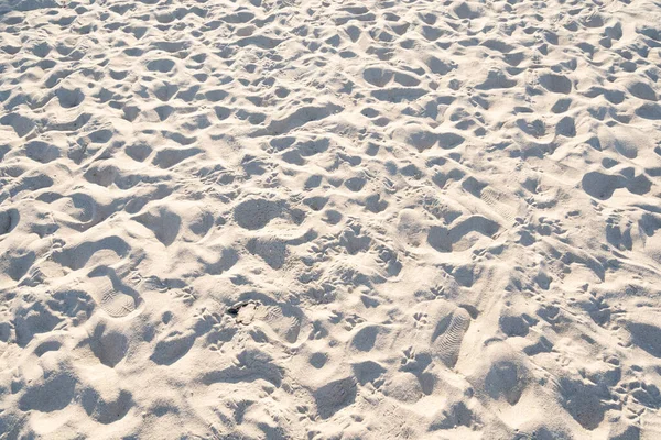 熱帯の島のテクスチャ砂の詳細夏の背景と旅行デザイン高品質なカーブ砂のテクスチャの詳細砂のビーチに足跡 — ストック写真
