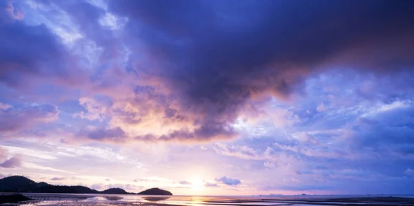 Закат Восход Солнца Облака Неба Над Морским Солнечным Светом Пхукете — стоковое фото