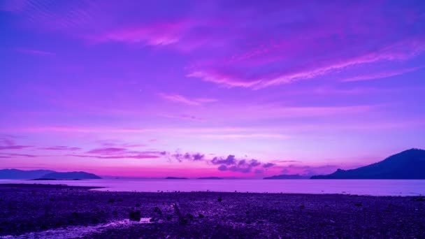 Czas Upływa Fioletowy Wschód Słońca Krajobraz Niesamowite Światło Natury Chmury — Wideo stockowe