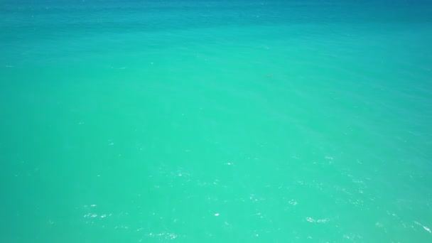 Schönes Meer Der Sommersaison Aufnahmen Aus Der Drohnenluft Erstaunliche Meereswellen — Stockvideo