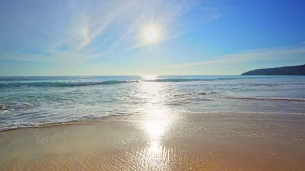Verão Fundo Mar Com Céu Azul Dia Sol Brilhante Brilhando — Vídeo de Stock