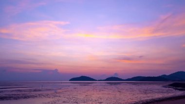 Zaman Hızı Günbatımı ya da gün doğumu manzarası Doğanın inanılmaz ışığı Gökyüzü ve Bulutlar arka planı