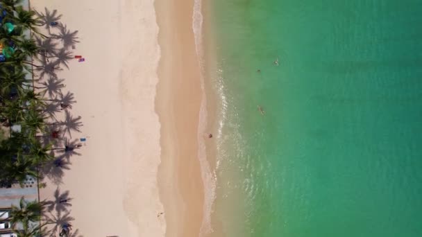 Pemandangan Udara Pemandangan Atas Pantai Berpasir Laut Tropis Yang Indah — Stok Video
