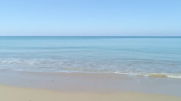Όμορφη Θάλασσα Στην Καλοκαιρινή Σεζόν Πλάνα Από Drone Εναέρια Θέα — Αρχείο Βίντεο