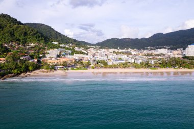 Hava manzaralı güzel patong plajı Phuket Tayland harika deniz kumsalı kumsalı turist gezisi yeri andaman denizi güzel Phuket adası