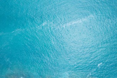 Deniz yüzeyi hava manzarası, Kuş bakışı fotoğraf mavi dalgalar ve su yüzeyi dokusu Mavi deniz arka planı Güzel doğa