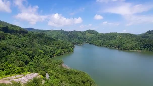 Tropikal Yağmur Ormanlarının Püket Tayland Dağların Üzerinden Akan Bulutlarla Çekilmiş — Stok video