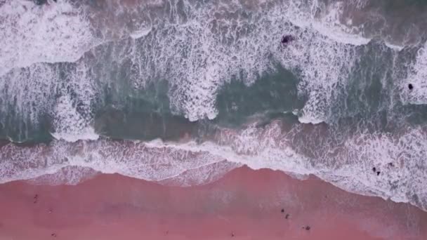 Oceánské Vlny Zřítily Pěnily Pomalým Pohybem Krásné Moře Letní Sezóně — Stock video