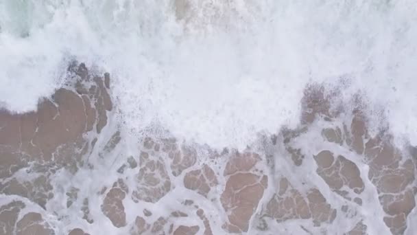 Havsvågor Kraschar Och Skummar Slow Motion Beautiful Sea Sommaren Film — Stockvideo