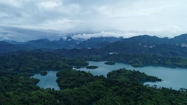 Aerial Drone View Tropical Mountain Peak Thailand Piękne Wyspy Archipelagu — Wideo stockowe