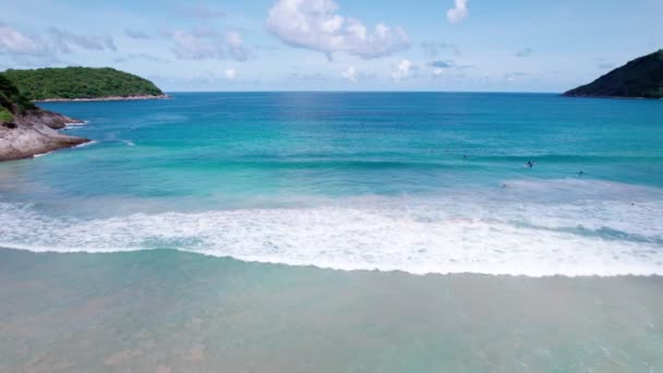 Високоякісні Кадри Верхній Вигляд Морський Пляж Красиві Хвилі Крик Пошук — стокове відео