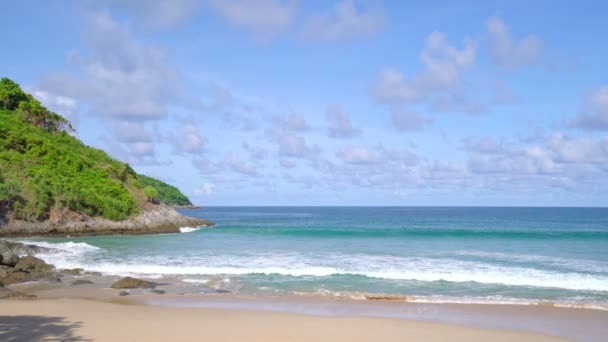 Hermosa Playa Con Olas Mar Abierto Phuket Tailandia Travel Tour — Vídeos de Stock