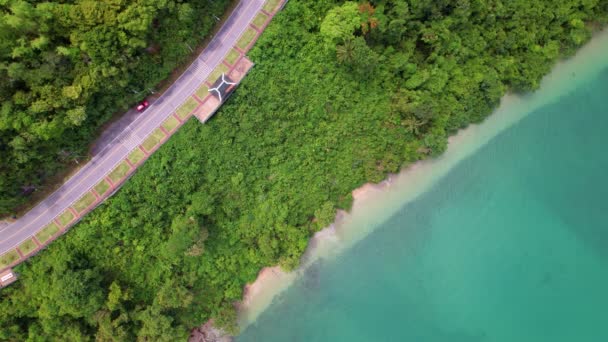Top Uitzicht Bocht Weg Langs Kust Bij Phuket Thailand Prachtige — Stockvideo