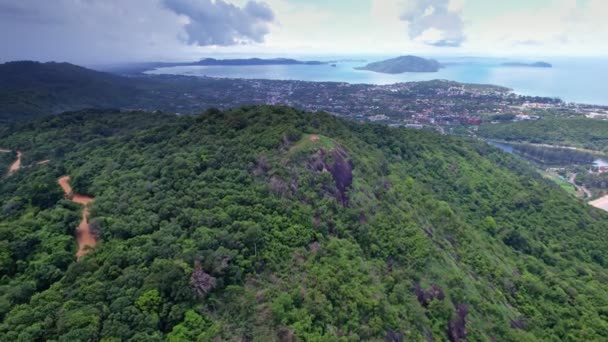 フィンドンビューの空中ビュー プーケット島の素晴らしい山の自然風景 — ストック動画