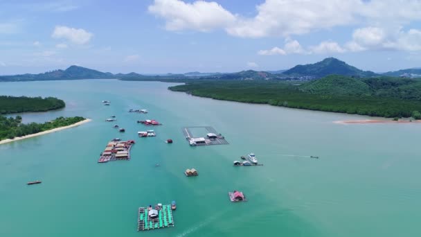 Drone Vista Aérea Pequeño Puente Mar Phuket Tailandia Situado Puerto — Vídeo de stock