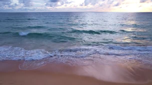 Günbatımında Tropikal Deniz Deniz Üzerinde Gün Doğumu Güneş Ufka Dokunur — Stok video