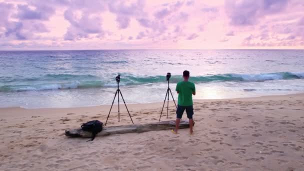 Азійські Чоловіки Професійна Фотографія Пляжі Патонг Популярна Пам Ятка Пхукет — стокове відео