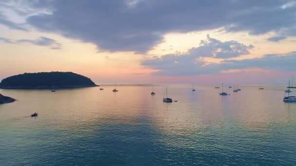 Colorful Sunset Sea Surface Sail Boats Aerial View Drone Fly — Vídeos de Stock