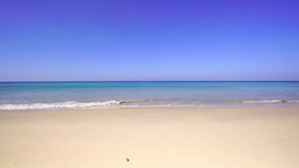 Morze Plaża Piękne Fale Piana Splashing Piasku Plaży Ocean Morze — Wideo stockowe