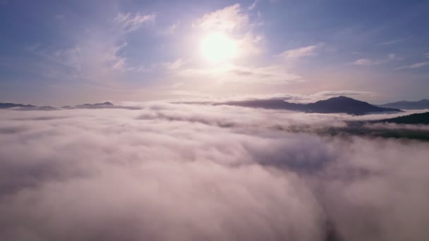 Drone Vista Voando Sobre Mar Névoa Nevoeiro Paisagem Vista Ângulo — Vídeo de Stock