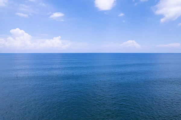 Luchtfoto Van Een Blauwe Zee Oppervlak Water Textuur Achtergrond Zon — Stockfoto