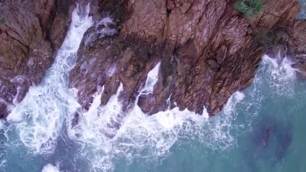 Vista Dall Alto Rocce Riva Mare Nell Oceano Phuket Onde — Video Stock