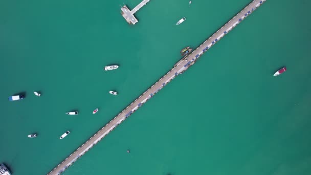 Widok Lotu Ptaka Wideo Drone Przelatujące Nad Molo Chalong Phuket — Wideo stockowe