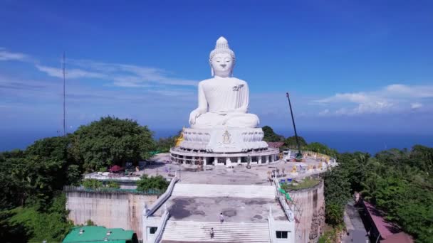 White Marble Big Buddha Statue Temple Close Aerial View Big — Stockvideo