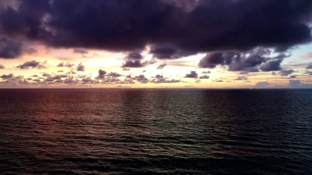 Uitzicht Vanuit Lucht Prachtig Uitzicht Zonsondergang Zonsopgang Donker Zeeoppervlak Prachtige — Stockvideo