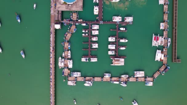 Vue Aérienne Haut Bas Drone Shot Yacht Sailboat Parking Marina — Video