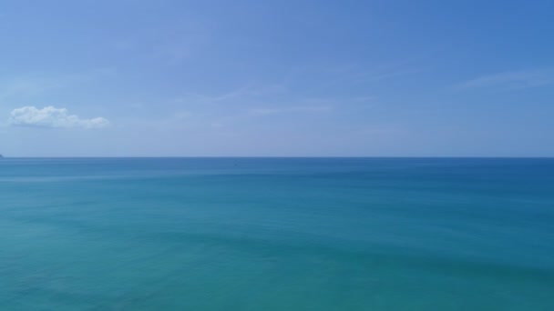 Όμορφο Θαλάσσιο Καλοκαιρινό Τοπίο Κύματα Επιφάνεια Θαλασσινού Νερού Υψηλής Ποιότητας — Αρχείο Βίντεο