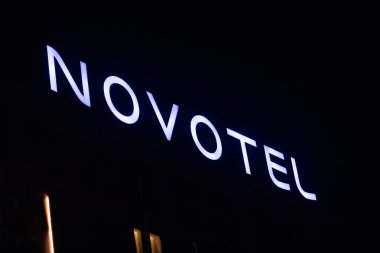 Bishkek, Kırgızistan - 30 Kasım 2021: Nototel gece logosu