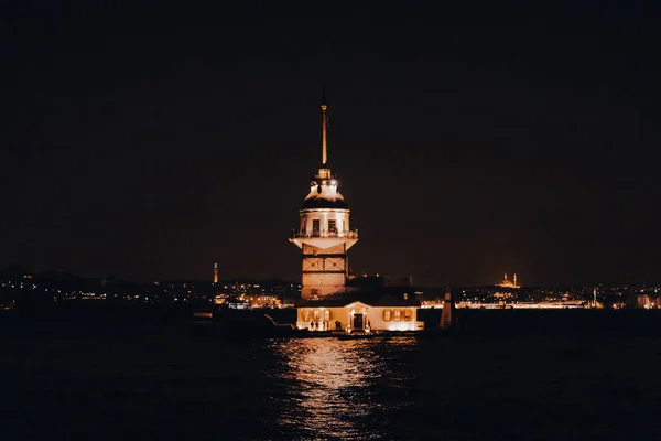 Estambul Turquía Diciembre 2018 Torre Doncella Por Noche Estambul Turquía — Foto de Stock