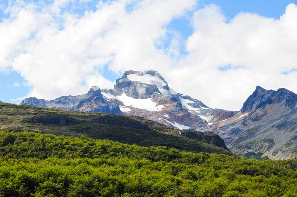 Гірські Вершини Вкриті Снігом Пагорбами Травою Рослинністю — стокове фото