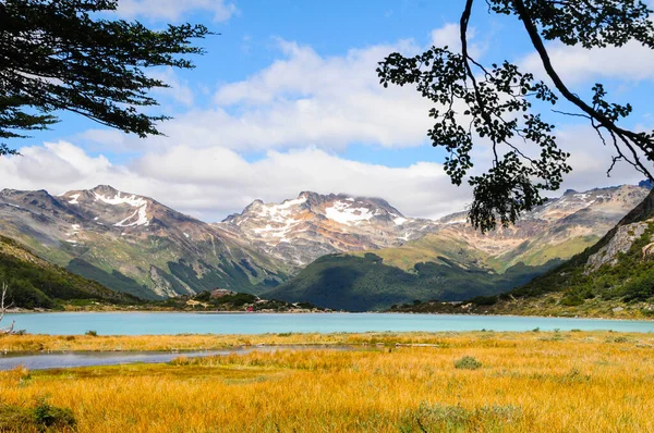 Горное Озеро Фоне Гор Красивая Природа — стоковое фото
