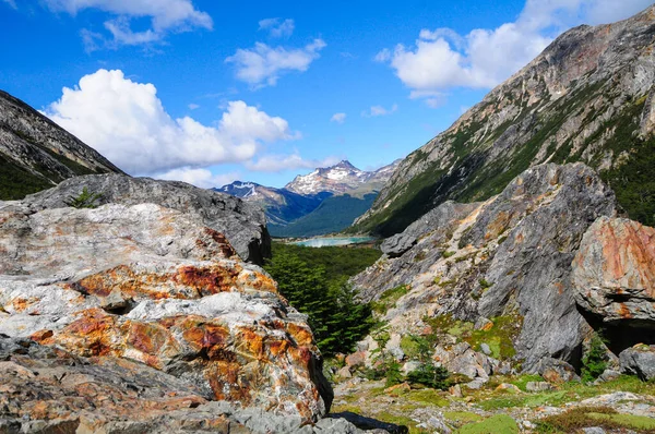 Гірське Озеро Горами Задньому Плані Чудова Природа — стокове фото